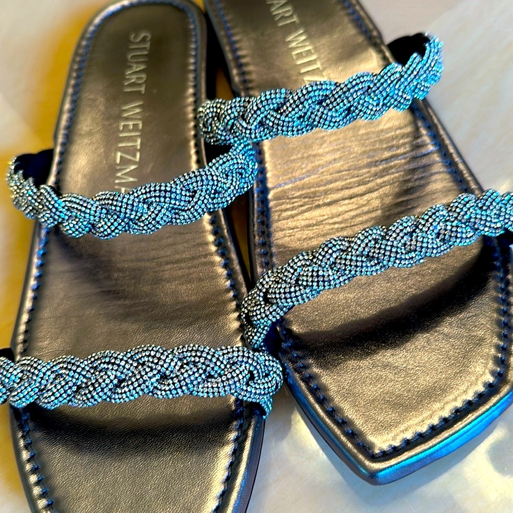 New Stuart Weitzman  Addison Slide Sandles. Silver. Size 7 1/2.